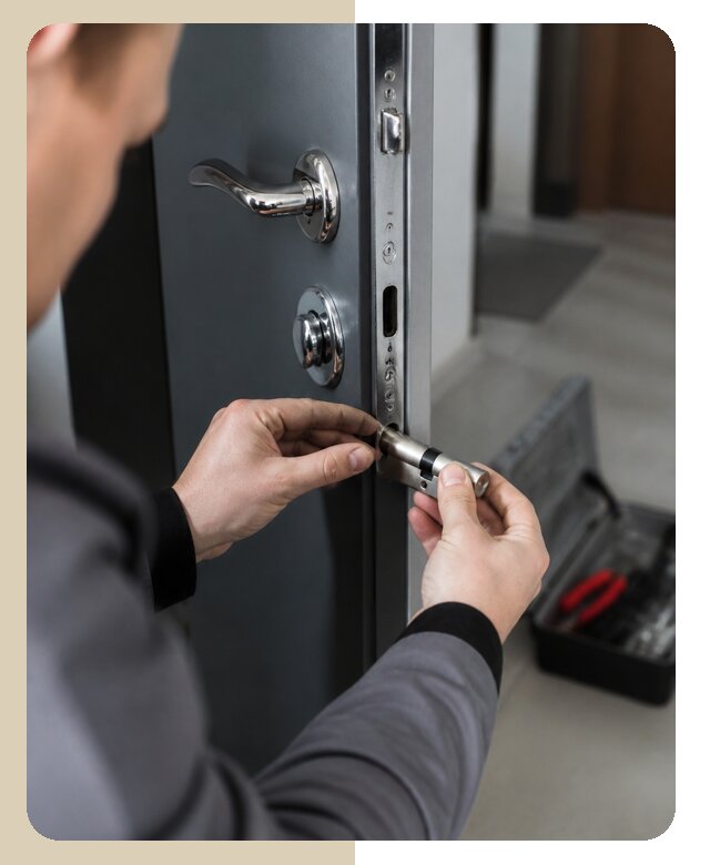 Ремонт замка входной двери с выездом мастера в Ельце